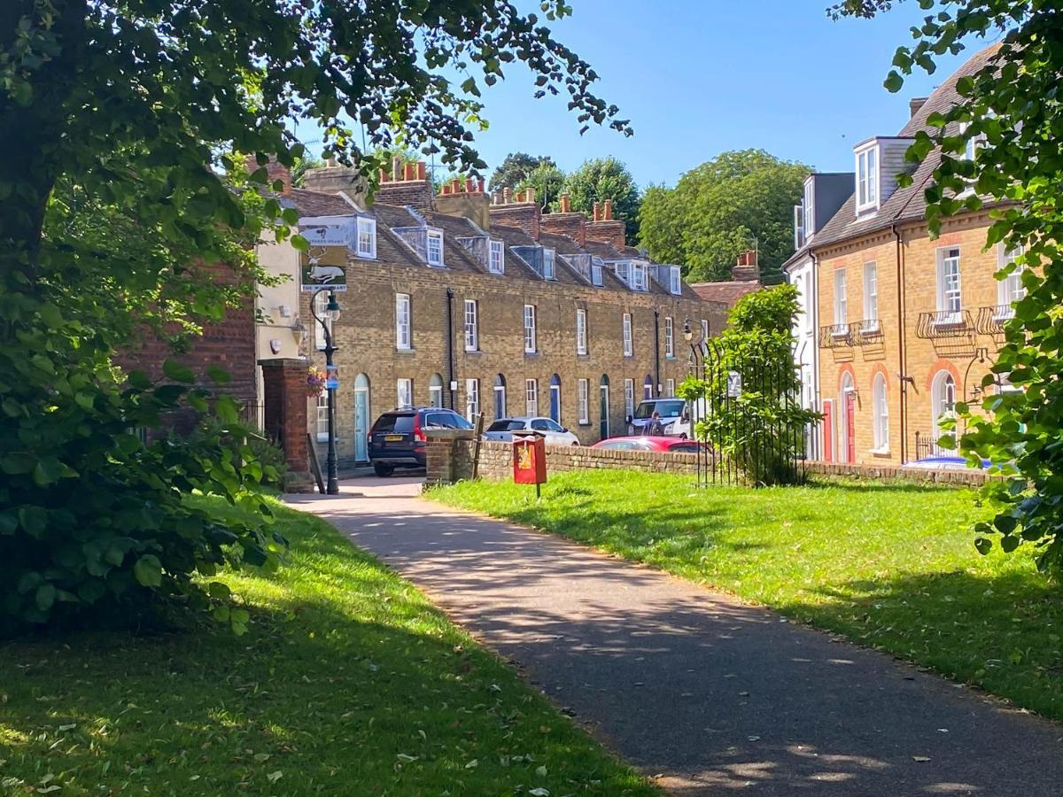 Two Bedroom House In Canterbury City Centre Buitenkant foto